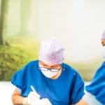 Plastisch chirurg aan het werk